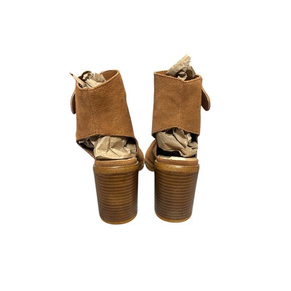 Rag & Co. Suede Caged Multi-Buckle Block
Heels Tan Size 5 - Picture 4 of 7